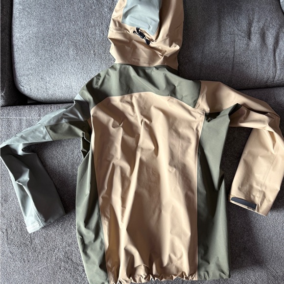 NWT - Arc'teryx Women's Beta Jacket - Canvas / Forage / Tatsu - Medium - Picture 8 of 9
